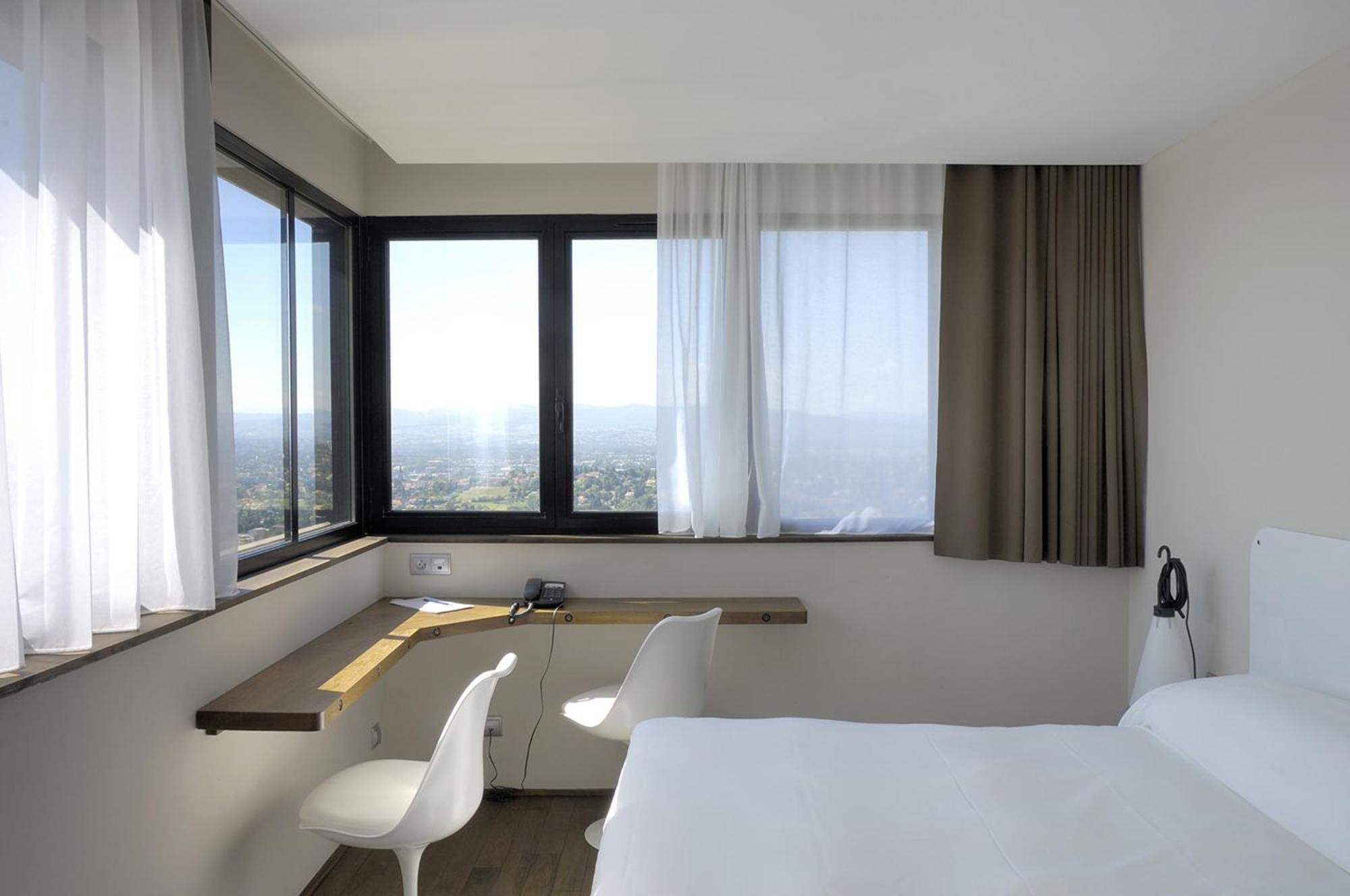 Hotel L'ermitage Cuisine-a-manger 4*